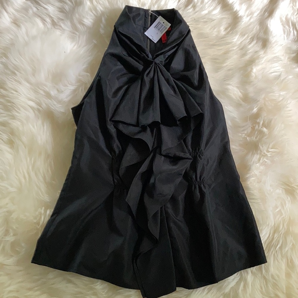 Sleeveless light weight blouse